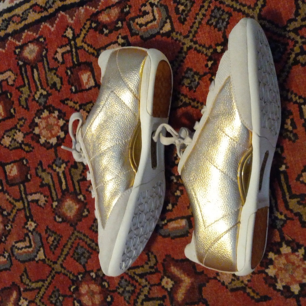 Like New! Coach 26 Reina Metalic Gold Low Cut Sneaker - Picture 2 of 7